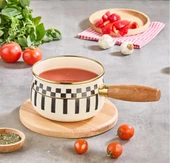 Prime Cream Emaye Ahşap Saplı Sosluk / Sütlük – 14 CM ve Emaye Servis Tepsisi 28 CM - 4