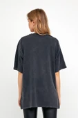 Snow Basic Iskelet Baskılı Yıkamalı Antrasit Rengi Oversize Kadın T-shirt - 3