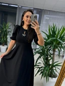 Kadın Kısa Kollu Bisiklet Yaka Fiyonk Broşlu Midi Janjan Krep Elbise thumbnail 4