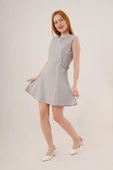 Yanları Zincir Detaylı Sıfır Kol Gri Mini Elbise thumbnail 4