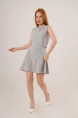 Yanları Zincir Detaylı Sıfır Kol Gri Mini Elbise thumbnail 2