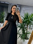 Kadın Kısa Kollu Bisiklet Yaka Fiyonk Broşlu Midi Janjan Krep Elbise thumbnail 1