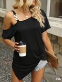 Kadın Tek Omuzu Açık Toka Detaylı Viskon Bluz thumbnail 5