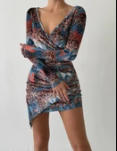 Kadın Uzun Kollu V Yaka Leopar Etnik Desen Fırsat ürün Mini Kruvaze Elbise thumbnail 5