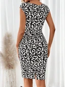 Kadın Kısa Kollu Kare Yakalı Leopar Desenli Dalgıç Elbise thumbnail 4