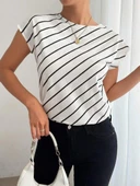 Kadın Kısa Yarasa Kollu Bisiklet Yaka çizgi Desenli Atlas Bluz thumbnail 2