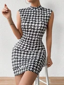 Kadın Yarı Balıkçı Yaka Kolsuz Desenli Kısa Dalgıç Elbise thumbnail 1