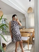 Kadın Kolsuz Sırttan Bağlamalı Fırfırlı Leopar Desenli Süprem Elbise thumbnail 5