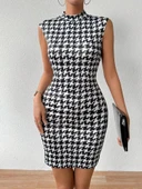 Kadın Yarı Balıkçı Yaka Kolsuz Desenli Kısa Dalgıç Elbise thumbnail 3