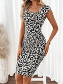 Kadın Kısa Kollu Kare Yakalı Leopar Desenli Dalgıç Elbise thumbnail 2