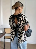 Kadın Kısa Kollu Bisiklet Yaka Arkadan Fiyonk Detaylı Leopar Süprem Bluz - 6