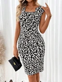 Kadın Kısa Kollu Kare Yakalı Leopar Desenli Dalgıç Elbise thumbnail 1