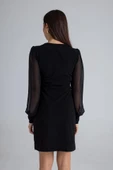 Kadın Kare Yaka Kolları Tül Sandy Kumaş Fırsat ürün Mini Siyah Elbise thumbnail 8