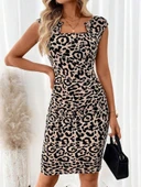 Kadın Kısa Kollu Kare Yakalı Leopar Desenli Dalgıç Elbise thumbnail 2