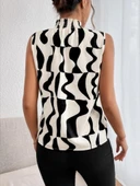 Kadın Kolsuz Balıkçı Yaka Desenli Süprem Bluz thumbnail 2