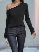 Kadın Uzun Kollu Tek Omuzu Açık Dantelli Burgu Bluz thumbnail 1