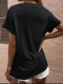 Kadın Tek Omuzu Açık Düğme Detaylı Salaş Viskon Bluz thumbnail 3