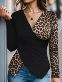 Kadın Uzun Kollu Kruvaze Yakalı Leopar Desen Detaylı Viskon Bluz thumbnail 3