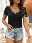 Kadın Kısa Kollu V şerit Etnik Desen Yakalı Viskon Bluz thumbnail 3