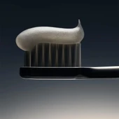 Aurezzi Menthol Mentol Aromalı 24K Altın Parçacıkları Beyazlatıcı Diş Macunu 75ML thumbnail 2