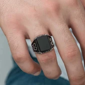 Gümüş Oniks Taşlı Desenli Erkek Yüzük thumbnail 3