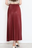 Zarif Ve Modern Pileli Parlak Krep Gizli Lastikli Bordo Etek thumbnail 7
