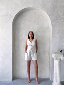 Kuşaklı şortlu tulum thumbnail 4