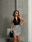 Tek yırtmaçlı zebra desenli deri etek beyazsiyah w24475-S thumbnail 4