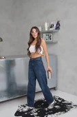 Arkadan tokalı jeans pantolon thumbnail 6