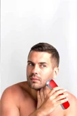 Erkeklere Özel Tıraş Makinesi Kablosuz ve Hassas Kesim thumbnail 4