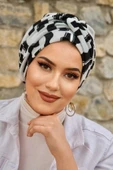 Siyah Beyaz Desenli Burgulu Bone thumbnail 1