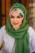 Bahar Yeşili Çiçek Desenli Büzgülü Hazır Şal thumbnail 3