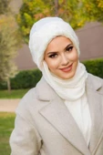 Kırık Beyaz Fitilli Kürk Aksesuarlı Tesettür Bere thumbnail 2