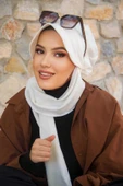 Kırık Beyaz Atkılı Tesettür Şapka thumbnail 2