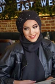 Siyah Taşlı Fiyonk Detay Tesettür Bere thumbnail 3