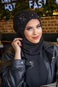 Siyah Taşlı Fiyonk Detay Tesettür Bere thumbnail 1