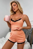 Kadın Mercan Pembe Alt Ve Üst Dantel Detaylı Şortlu Gecelik Takımı thumbnail 3