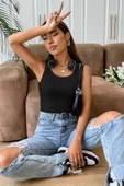 Kadın Siyah Kolsuz Kalın Askılı Uzun Crop Top Bluz & Atlet thumbnail 6
