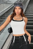Kadın Siyah Beyaz Çift Renk Çapraz Askılı Crop Top Bluz thumbnail 5