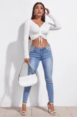 Kadın Beyaz Uzun Kollu Büzdürme Bağcık Detaylı Crop Top Bluz thumbnail 5