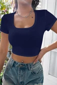 Kadın Lacivert Yarım Kol Düz Yaka Crop Top Bluz thumbnail 3