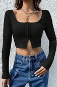 Kadın Siyah Uzun Kollu Agraflı Göğüs ve Göbek Dekolteli Crop Top Bluz thumbnail 3
