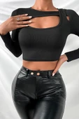 Kadın Siyah Göğüs Dekolteli Çapraz Askılı Uzun Kollu Crop Top Bluz thumbnail 4