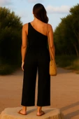 Kadın Siyah Tek Omuzlu Şık Bluz & Geniş Paça Pantolon İkili Takım thumbnail 4