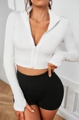 Kadın Beyaz Uzun Kol Fermuarlı Parmak Geçme Detaylı Dik Yaka Crop Top Bluz thumbnail 1