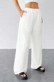 Kadın Beyaz Bol Kesim Cepli Geniş Paça Dökümlü Pantolon thumbnail 7