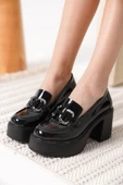 Felice Siyah Rugan Gümüş Tokalı Kadın Loafer - 1