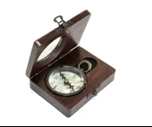 MDB Ahşap Kutulu Üzeri Desenli Pirinç Pusula thumbnail 1