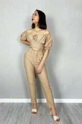 GO ON OUTFIT Kadın  Arka Gipeli Kayık Yaka Crop Üst Ve Beli Büzgülü Pantolon Bej Takım GOON78 - 4