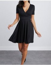 Göğüs Dekolteli Kruvaze Yaka Siyah Elbise Kemersiz - 1